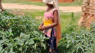 Telugu Indian farm maid fucked hard in outdoor sex